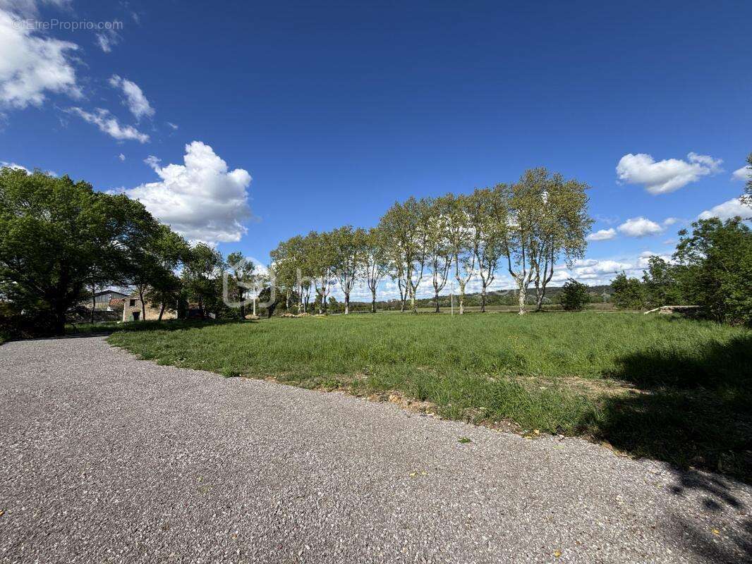 Terrain à RIBAUTE-LES-TAVERNES