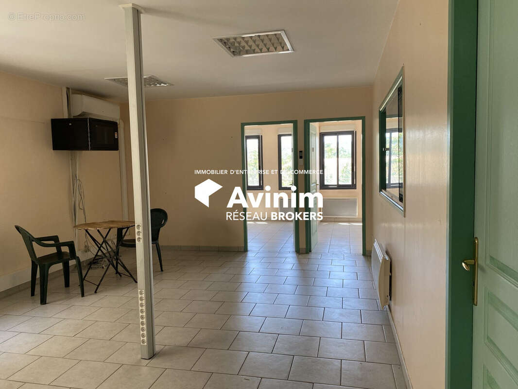 Commerce à TOURRETTES