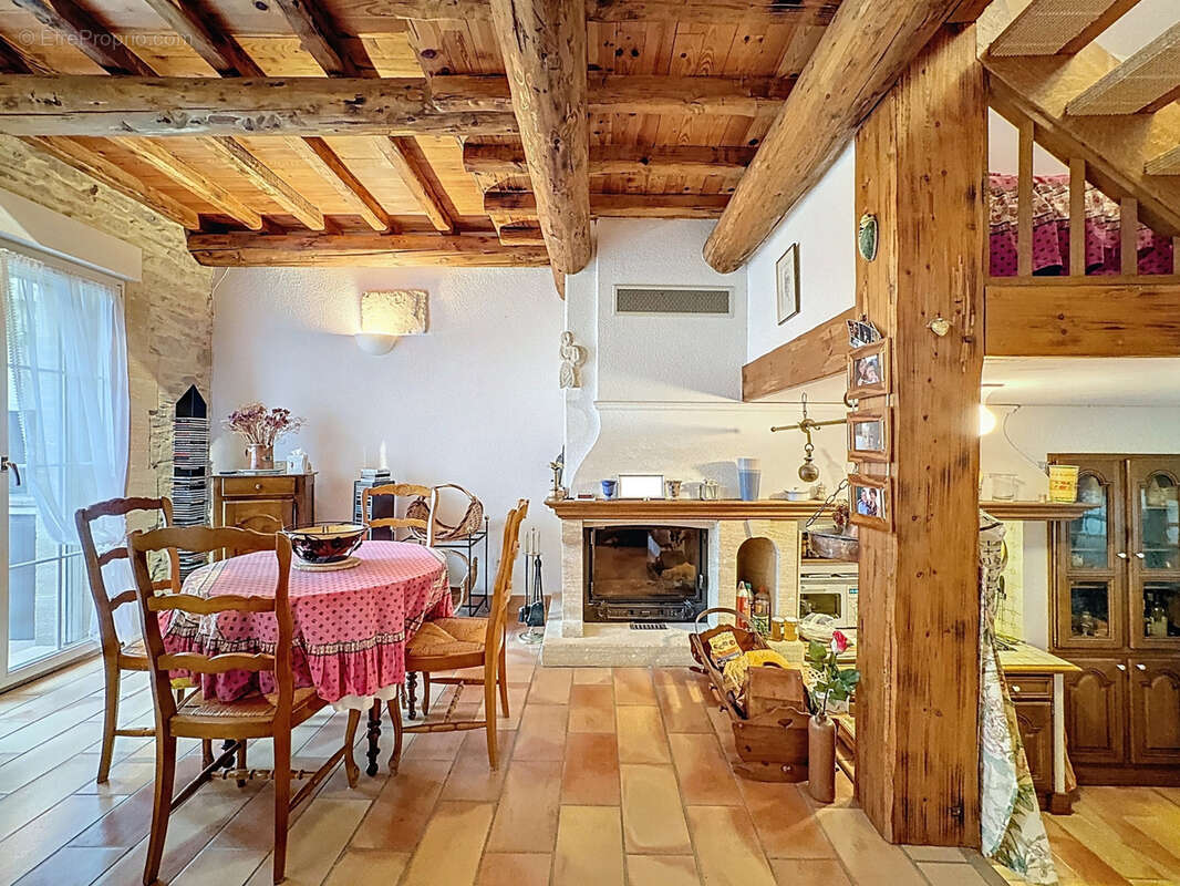 Maison à GALLARGUES-LE-MONTUEUX