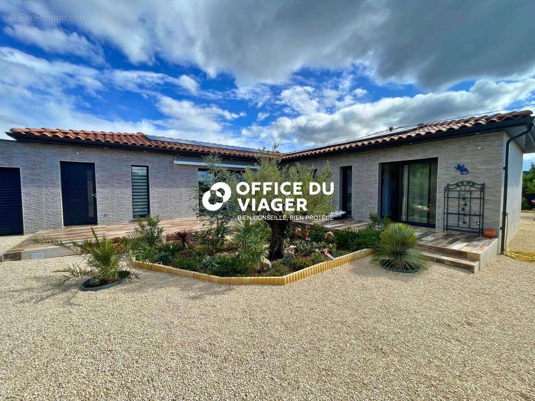 Maison à SAINT-JULIEN-LES-ROSIERS