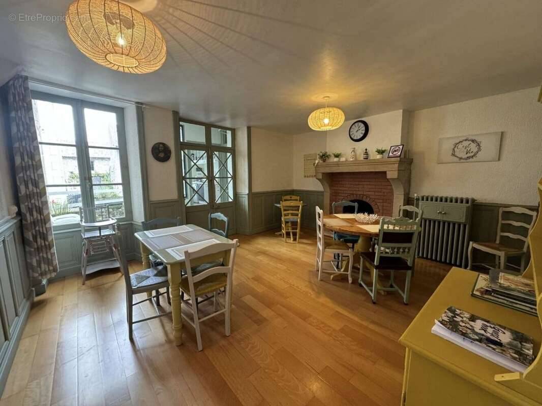 Maison à CHATEAUPONSAC