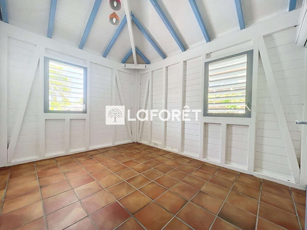 Maison F4  à Sainte Anne avec garage et piscine - photo 15