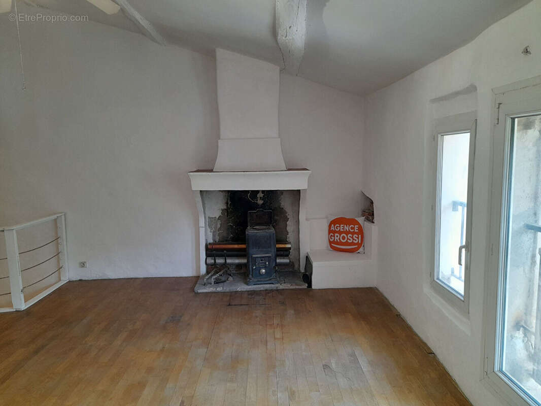 Maison à ENTRECASTEAUX