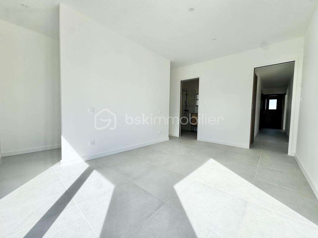 Villa contemporaine T4 de plain-pied 120m2 ,garage et piscine - photo 5