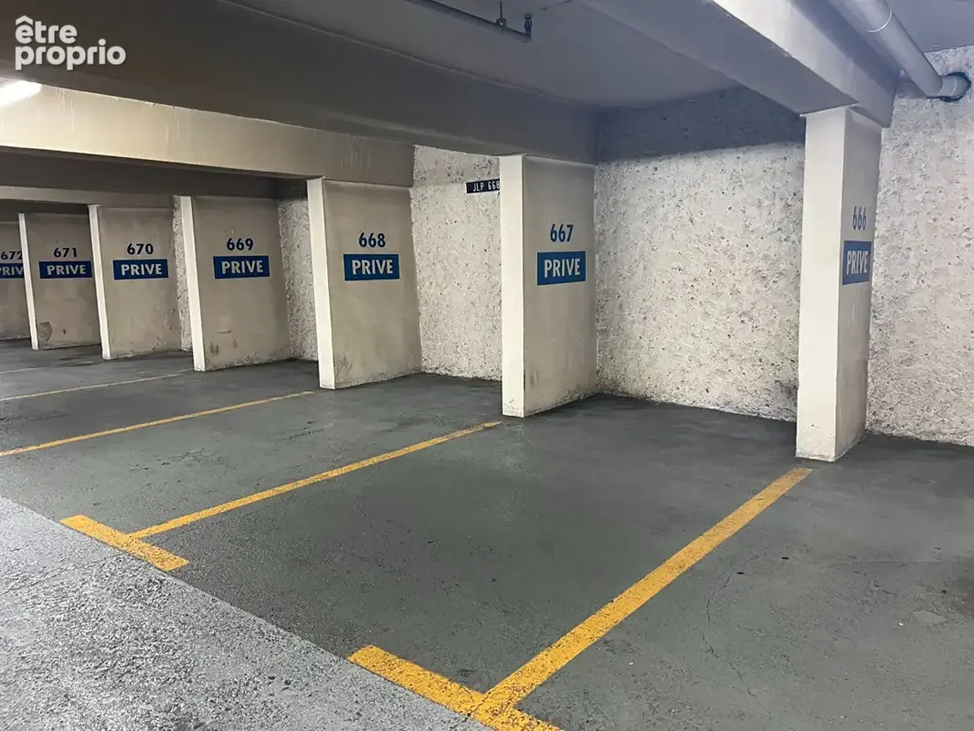 Parking à PARIS-9E