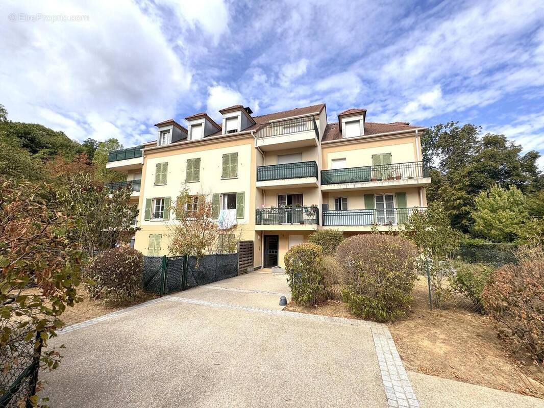 Appartement à FONTENAY-LE-FLEURY