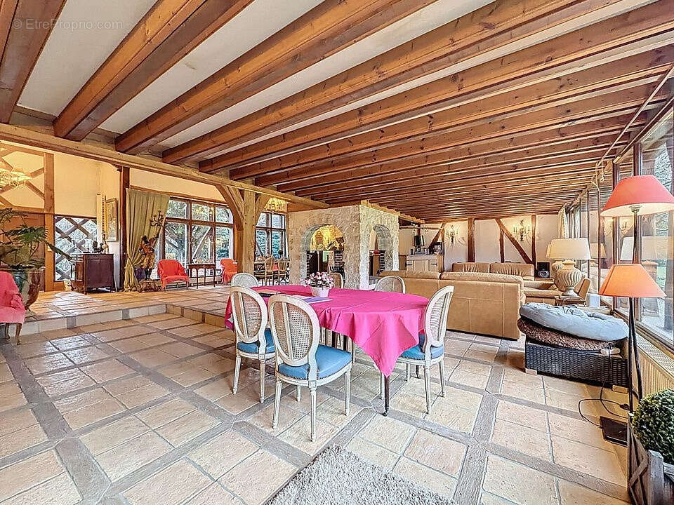 Maison de caractere de 327m2 - photo 8