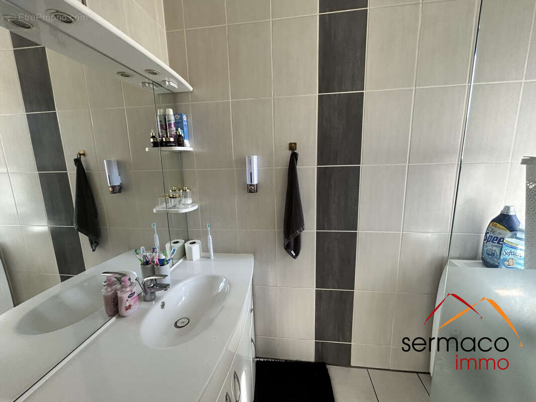 Salle de bains - Appartement à SARREGUEMINES