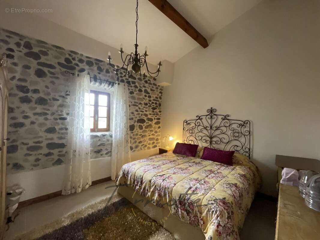 Maison à ALBA-LA-ROMAINE