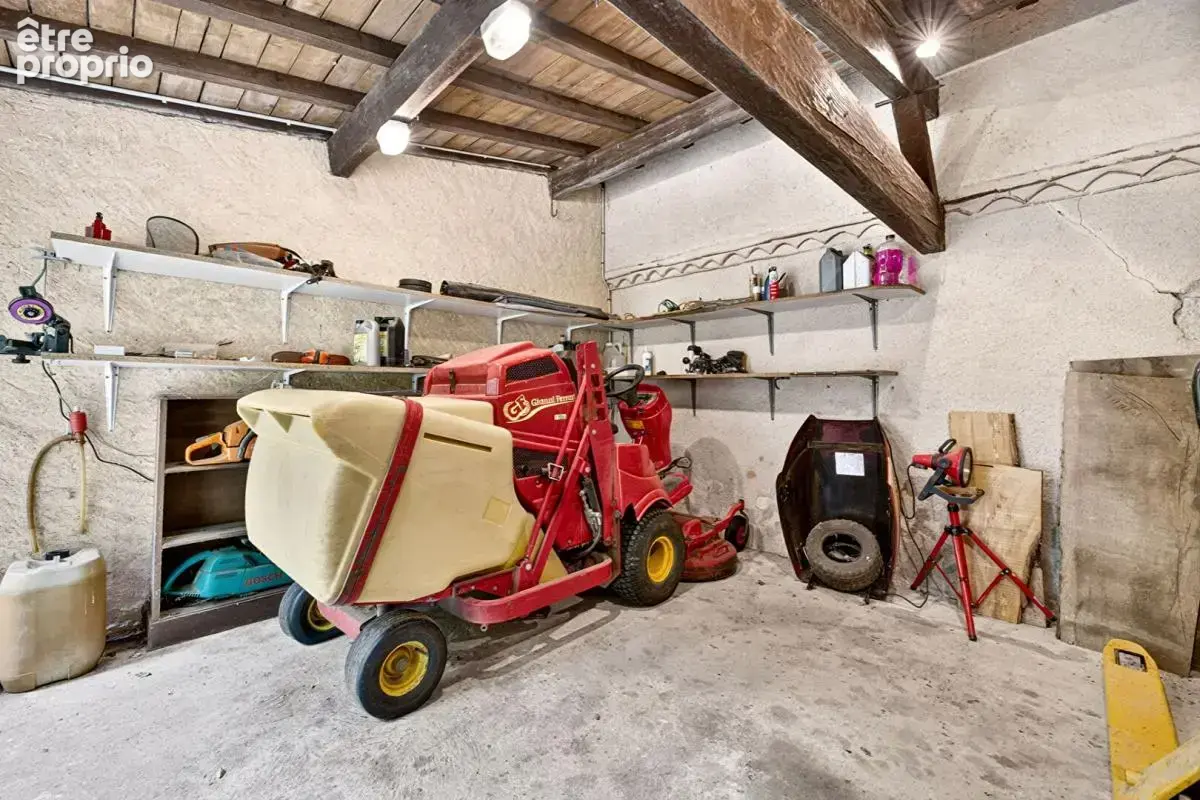 Propriété type longère en pierre, avec piscine, sur un terrain arboré de plus de 15 000 m² - photo 18