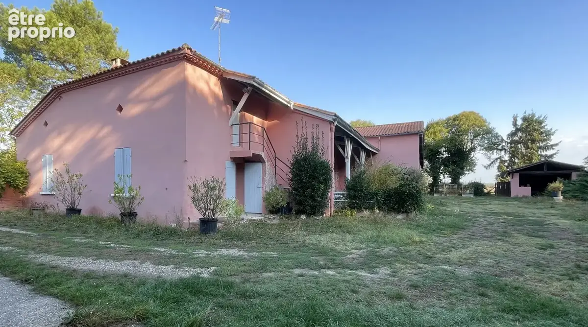 Un trésor de maison de 217 m2 de plain pied, annexes et terrain arboré de 1.8 hectares, Noaillac 33190 - photo 2