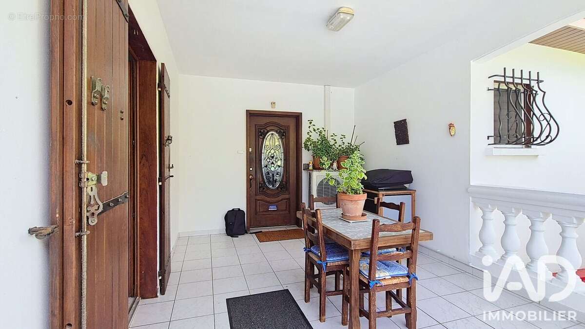Maison 245 m² à Saint-Francois  - photo 4
