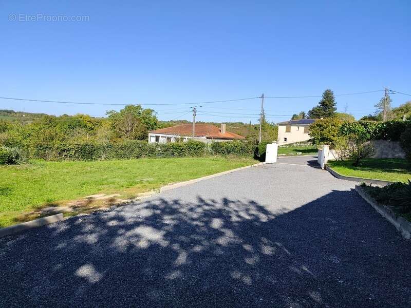 Maison à RUELLE-SUR-TOUVRE