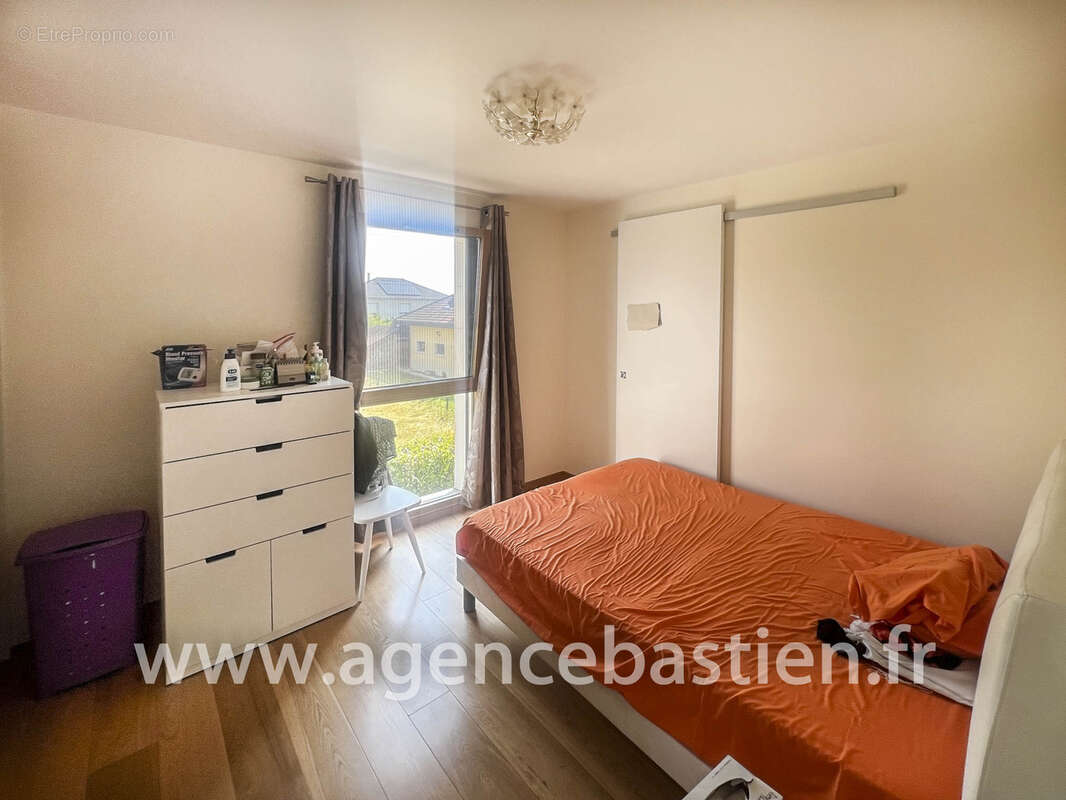 SEGNY - Appartement Duplex T4 de 100 m2   3 chambres, cave, parking, proche TPG et Genève - photo 6