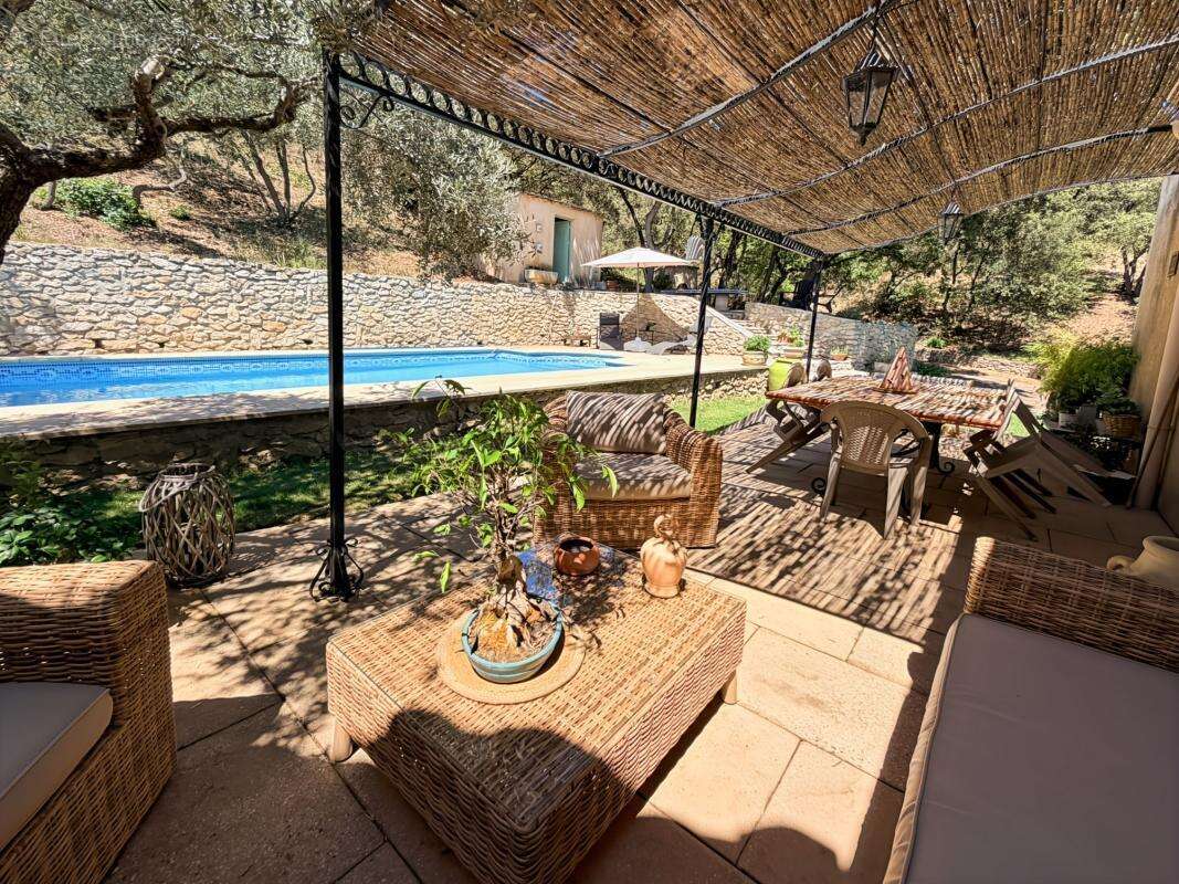 Maison familiale de 210 m² avec piscine, dans un secteur calme ! - photo 18