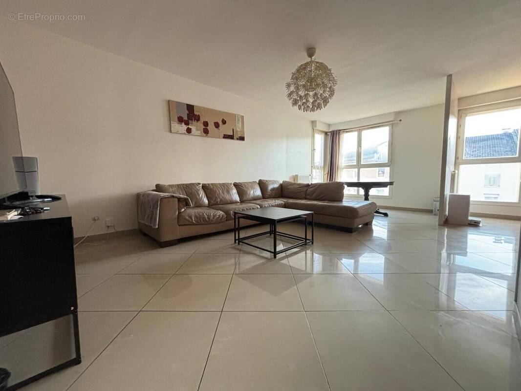 Appartement à SAINT-PIERRE-DU-PERRAY