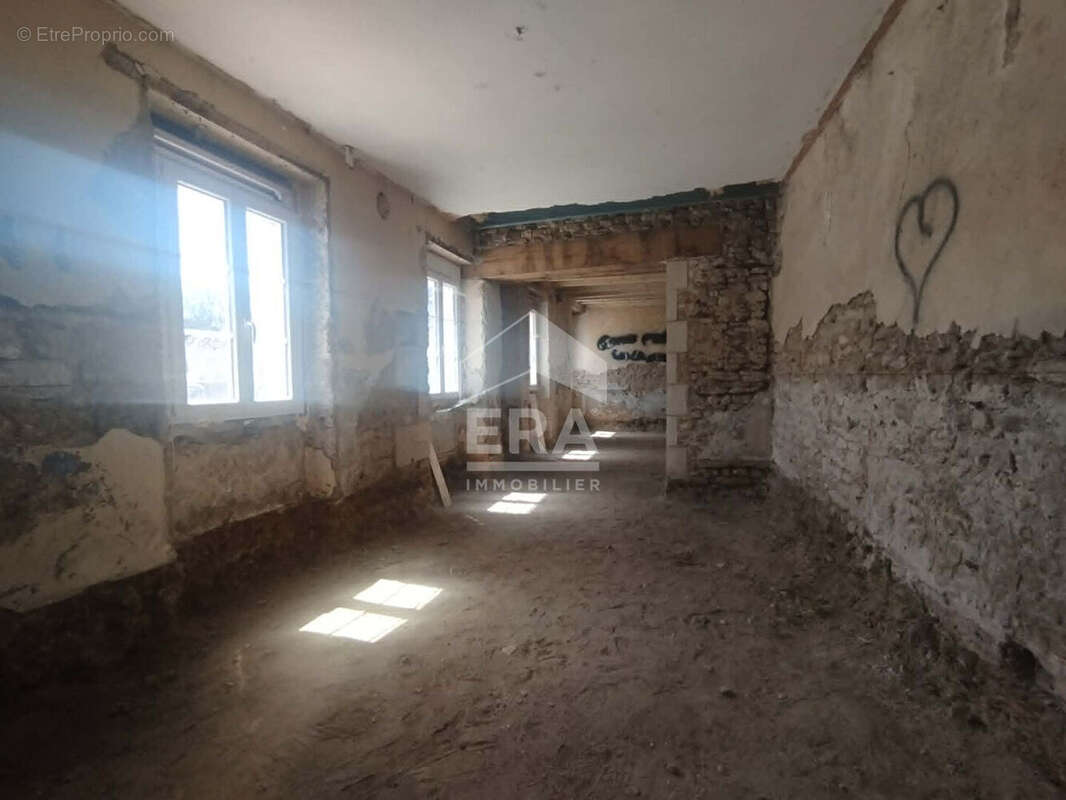 Maison à BRAYE-SOUS-FAYE