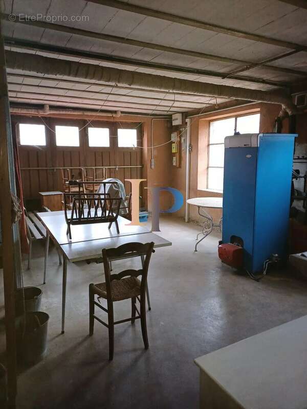 Maison à POUILLY-SOUS-CHARLIEU