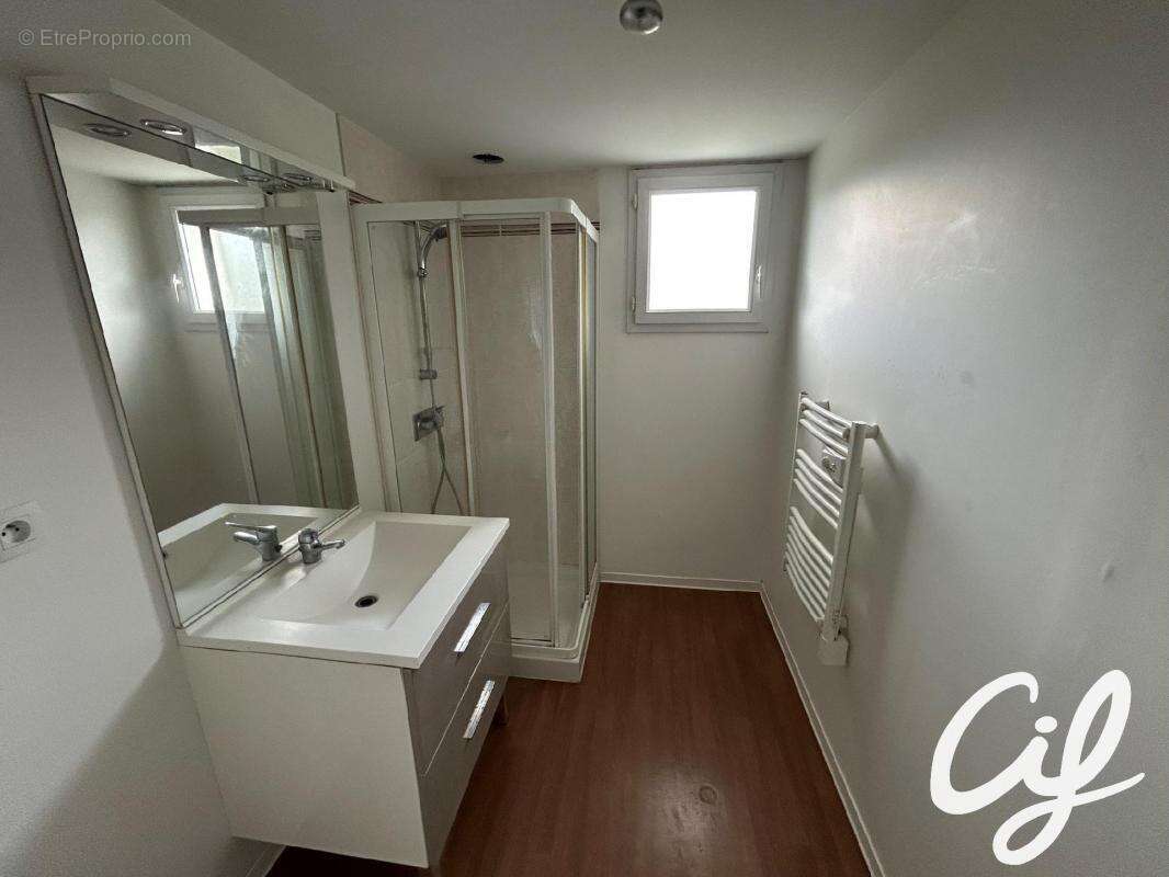 Appartement T3 Z.A.D., Z.I. Nord - 66.17 m2  149 000 Euros - photo 5