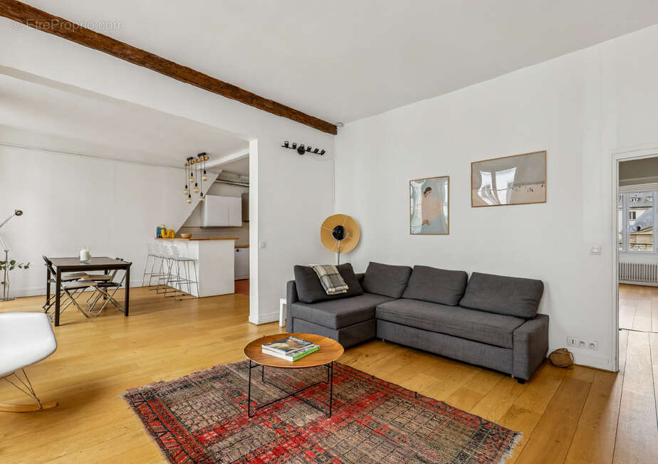 Appartement à PARIS-1E