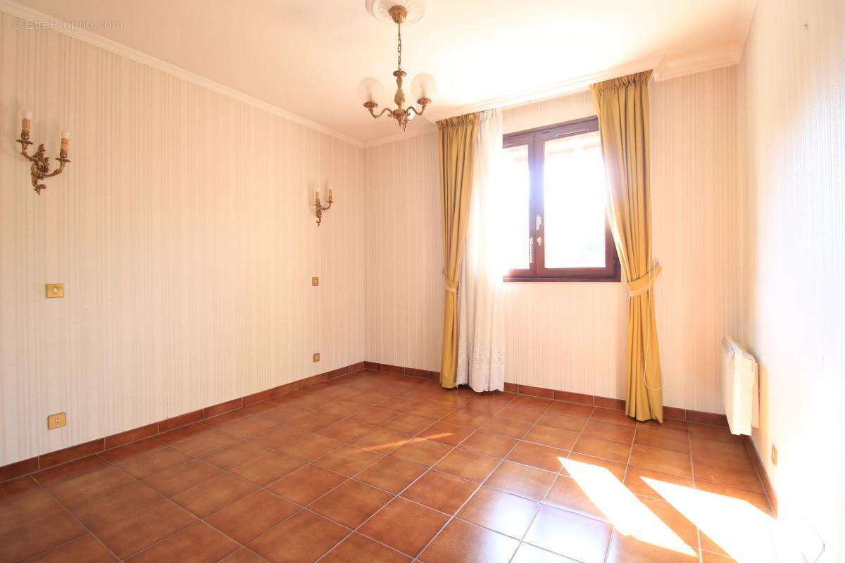 Maison de plain pied 5 pièces -  93 m2 - Yerres - photo 4