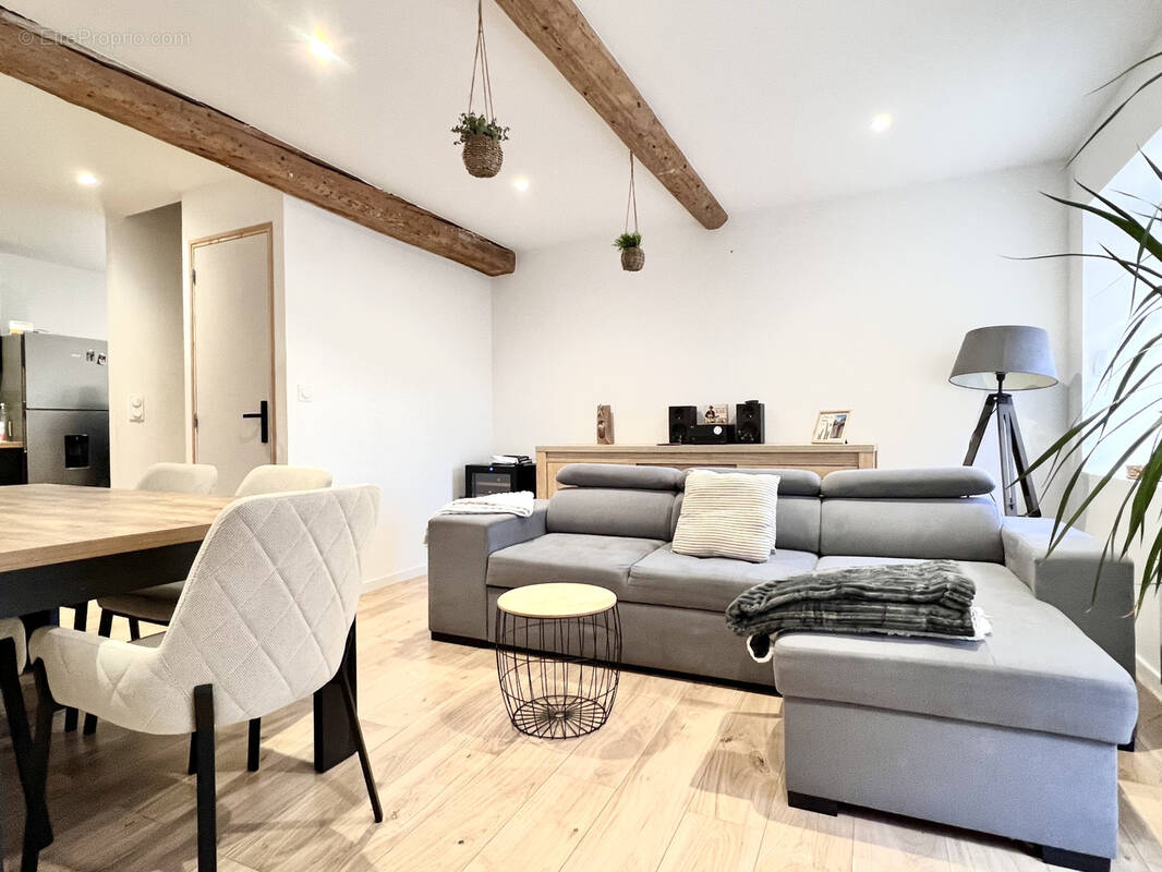 Appartement à SAINT-JEAN-BONNEFONDS