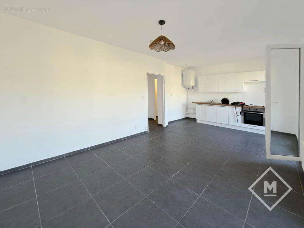 Appartement à MARSEILLE-4E