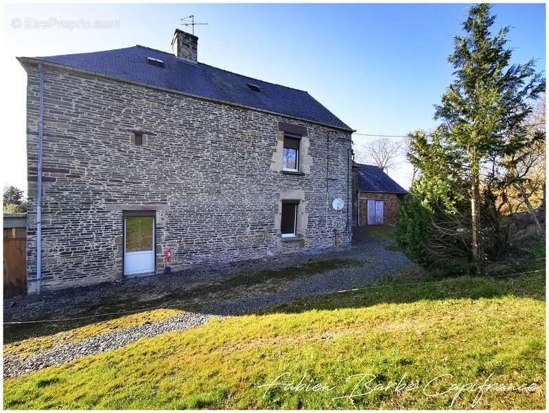 Maison à NEANT-SUR-YVEL