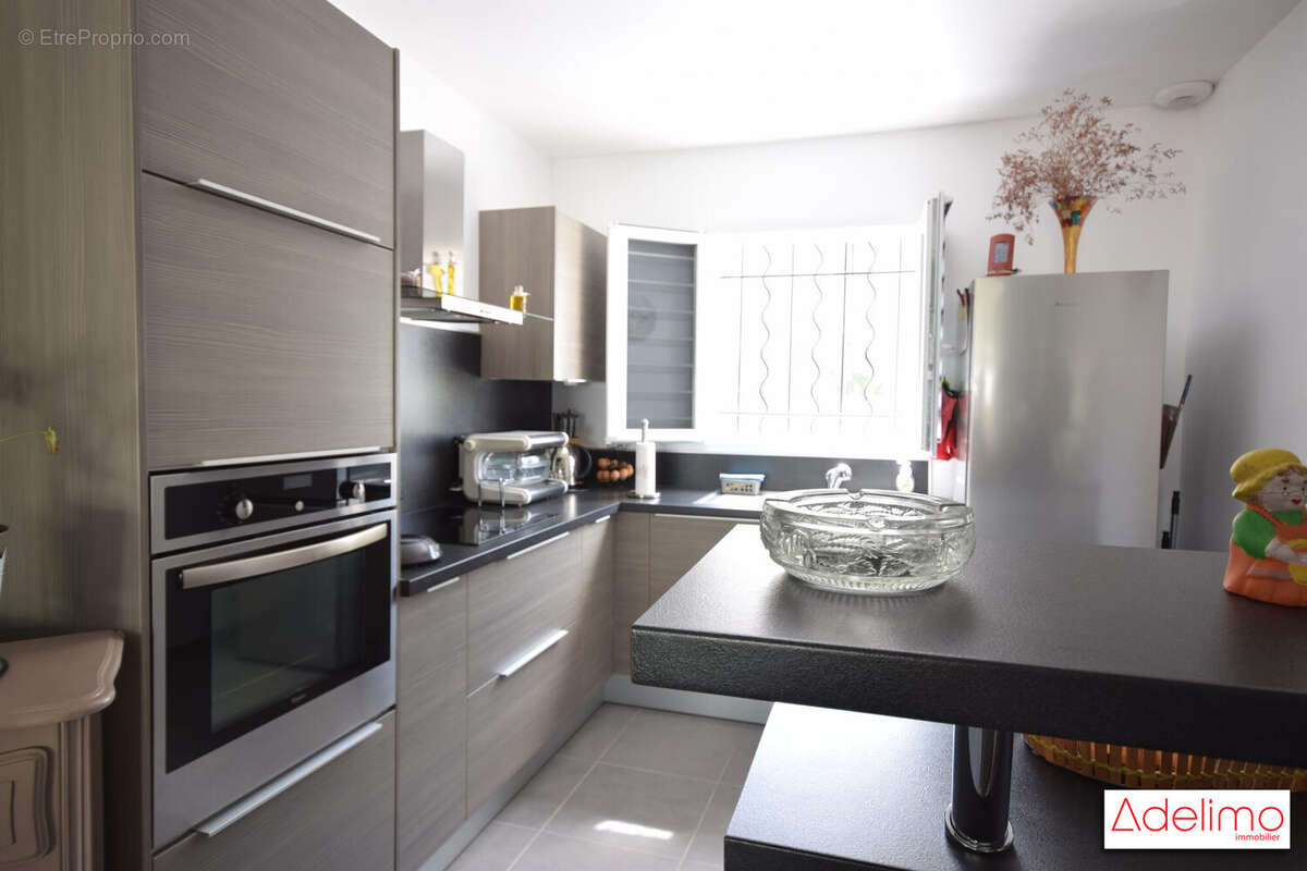 cuisine toute équipée - Maison à BEAUVOISIN