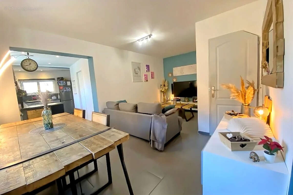 Maison à BELLEGARDE