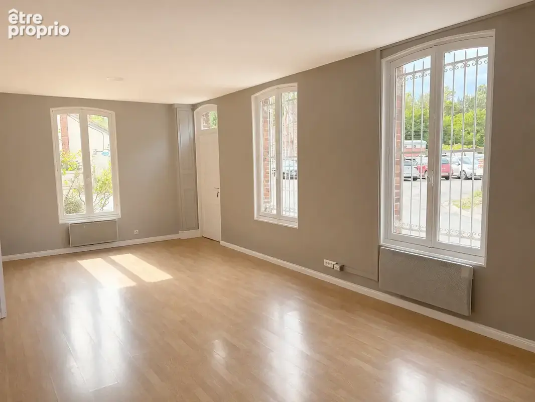 Ancien bâtiment communal à réhabiliter en maison ou plusieurs appartements ! - photo 3