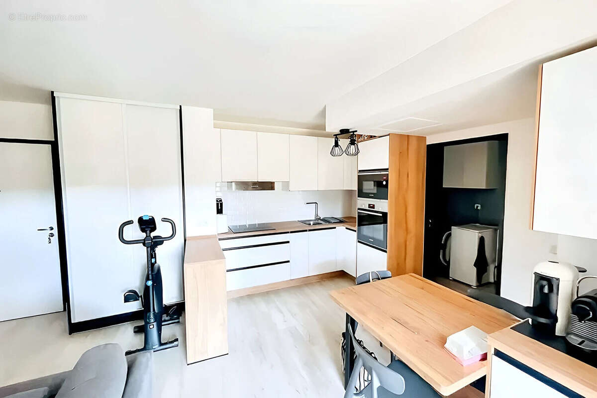 A VENDRE - Saint-Denis centre - Appartement T2 rénové en excellent état - photo 3