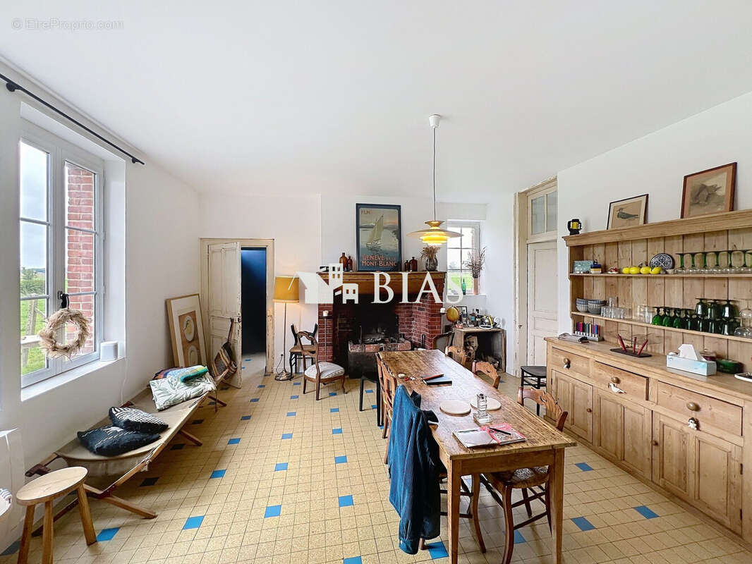 Maison à SAINT-LEGER-DE-ROTES