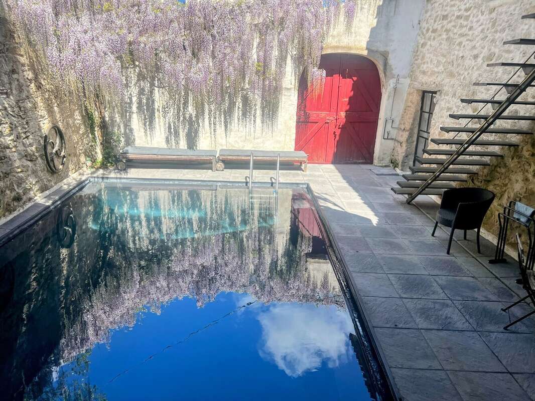 Ensemble de trois maisons de village en pierre autour d'une cour avec piscine - photo 20