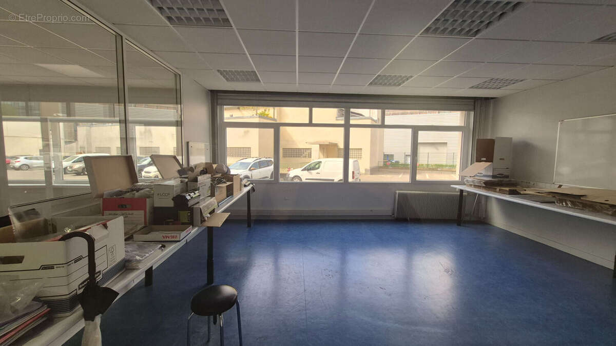 Plateau de bureaux avec quai de dechargement - photo 2