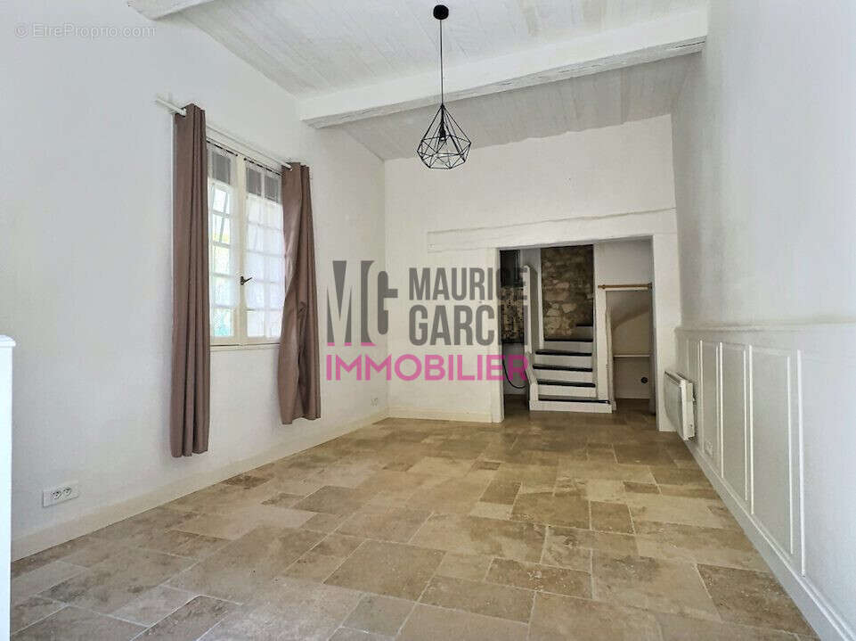 Maison à PERNES-LES-FONTAINES