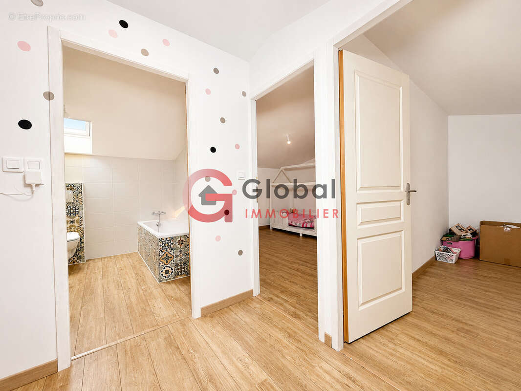 Longère rénovée 5 chambres avec terrain et étang - photo 8
