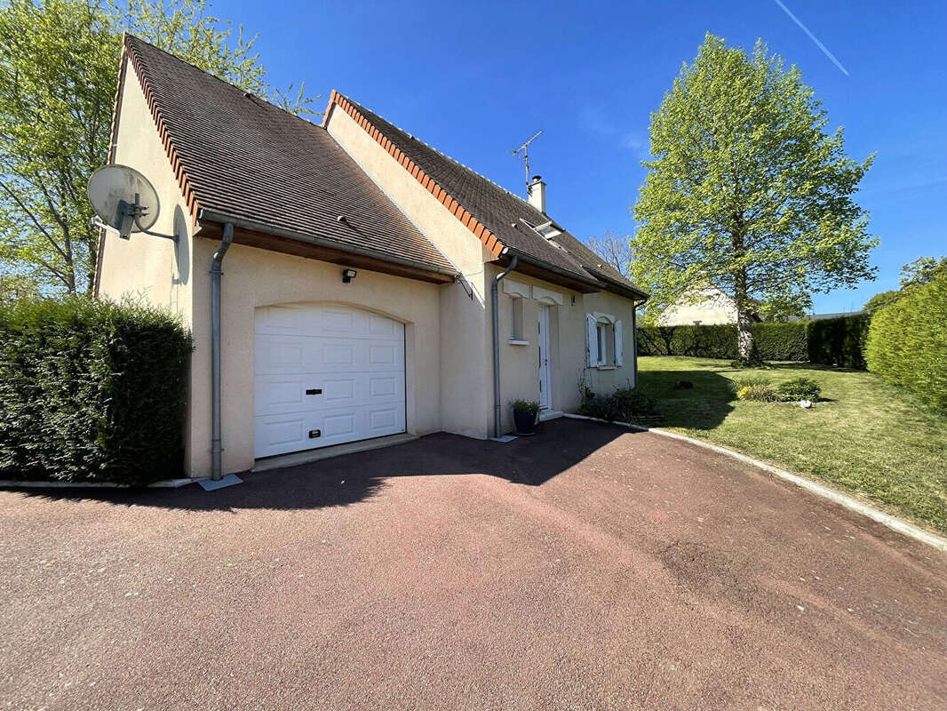 Maison à LAIZE-LA-VILLE