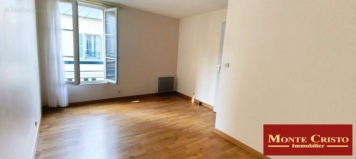 chambre 1 au 1er - Appartement à VERSAILLES
