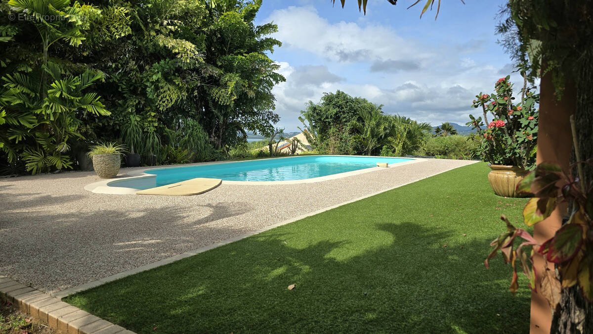 Maison à LES TROIS-ILETS