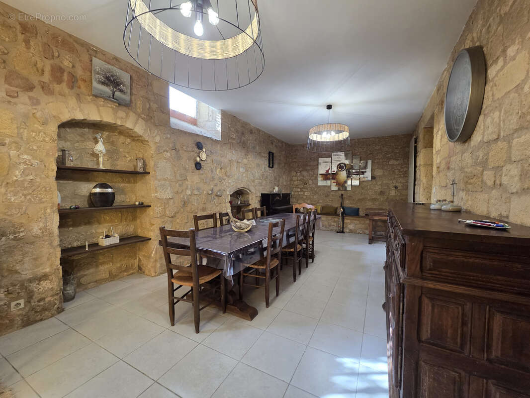 Ensemble immobilier dans le bourg du village - photo 9