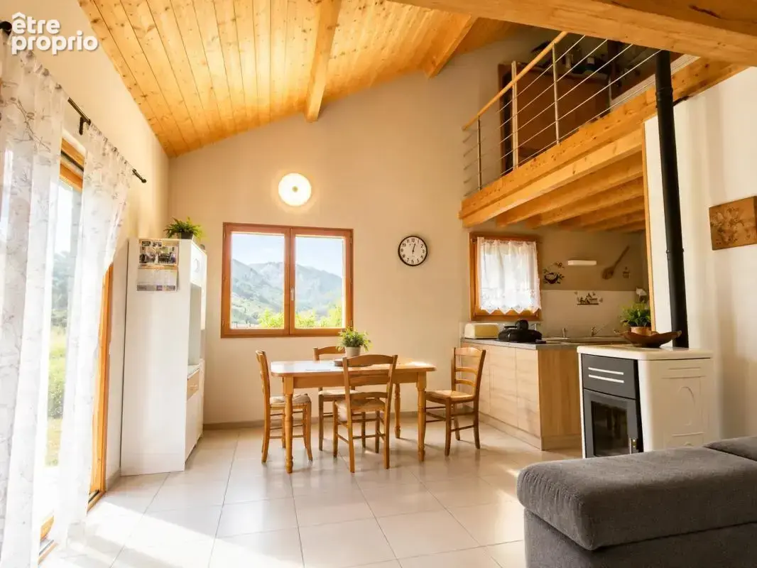 Maison récente avec deux logements indépendants à Guillestre - photo 2
