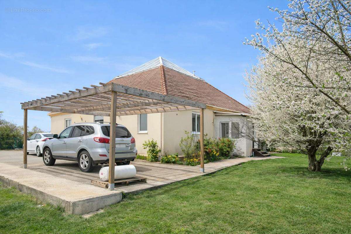 Maison à VILLENEUVE-SAINT-DENIS