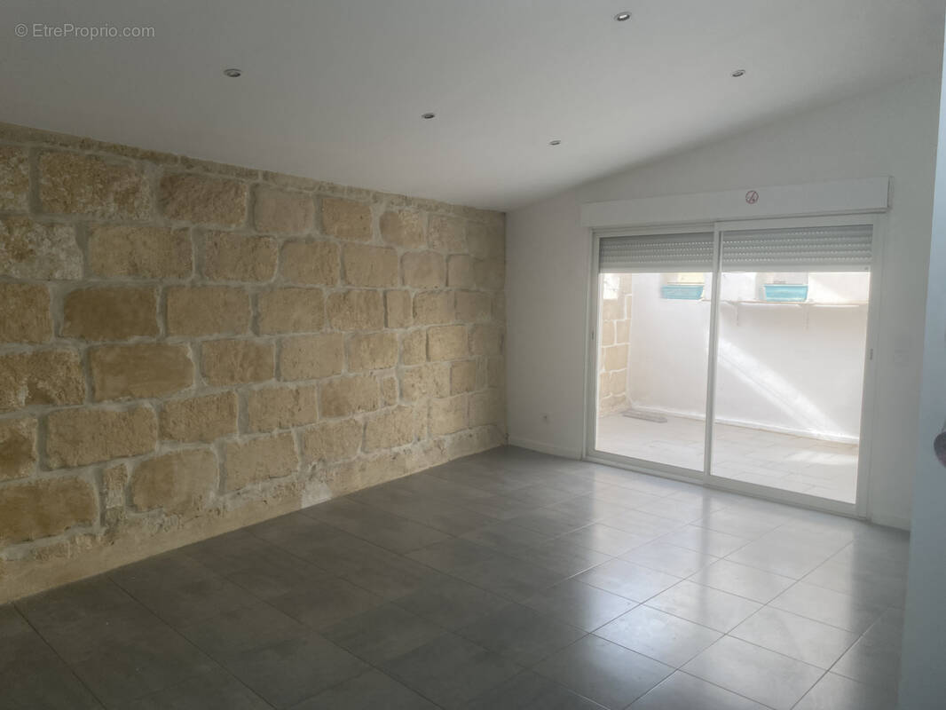 Appartement à MAUGUIO