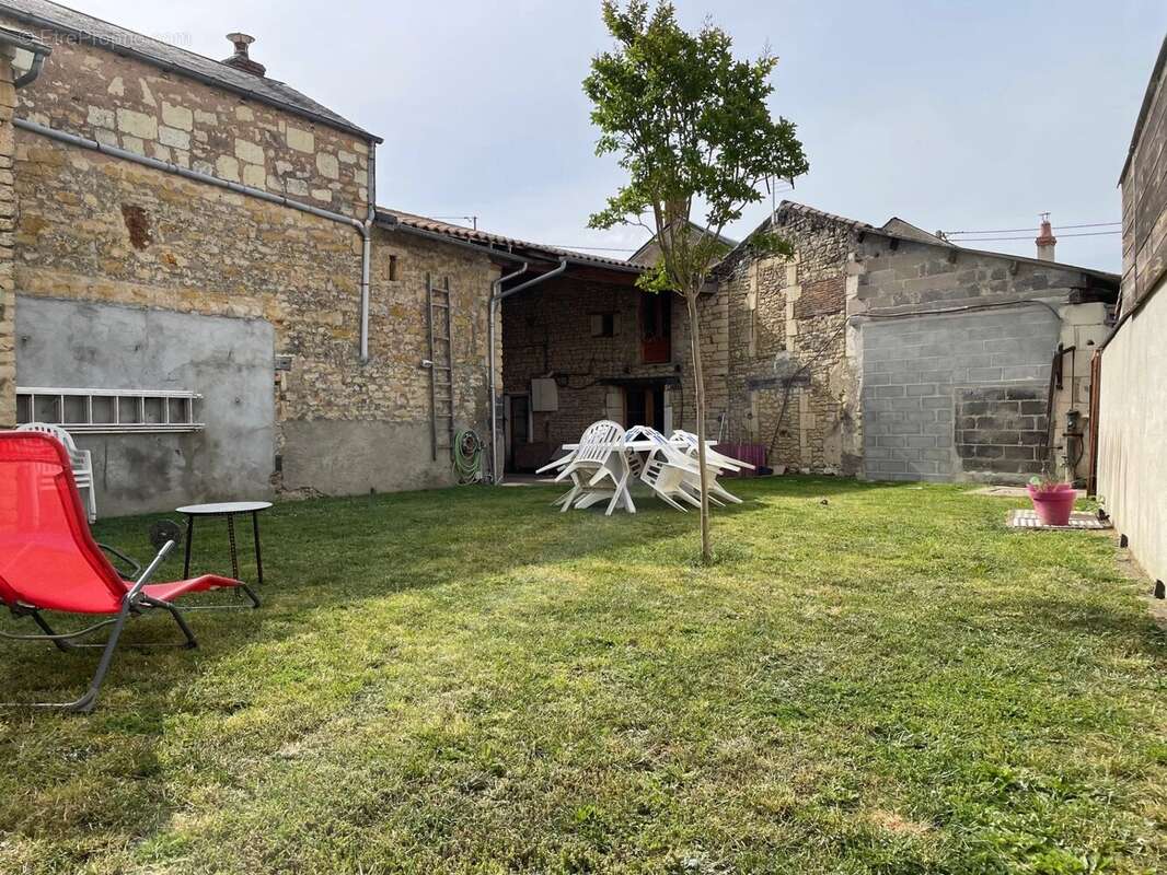 Maison à BRION-PRES-THOUET