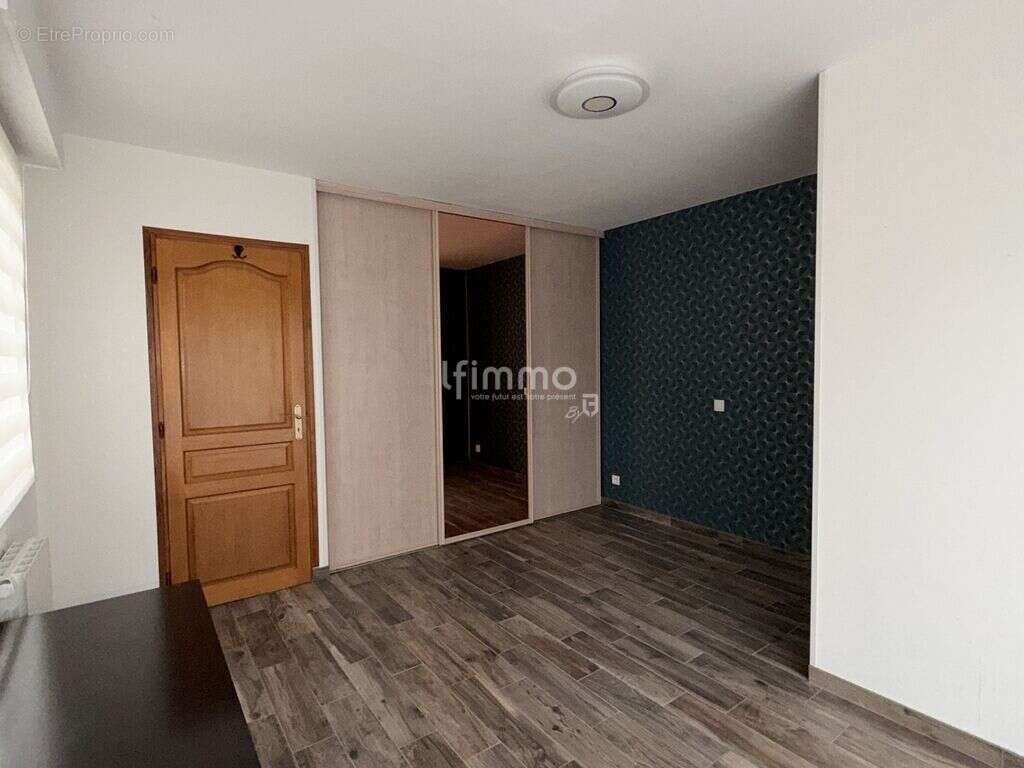 Maison à QUIEVRECHAIN