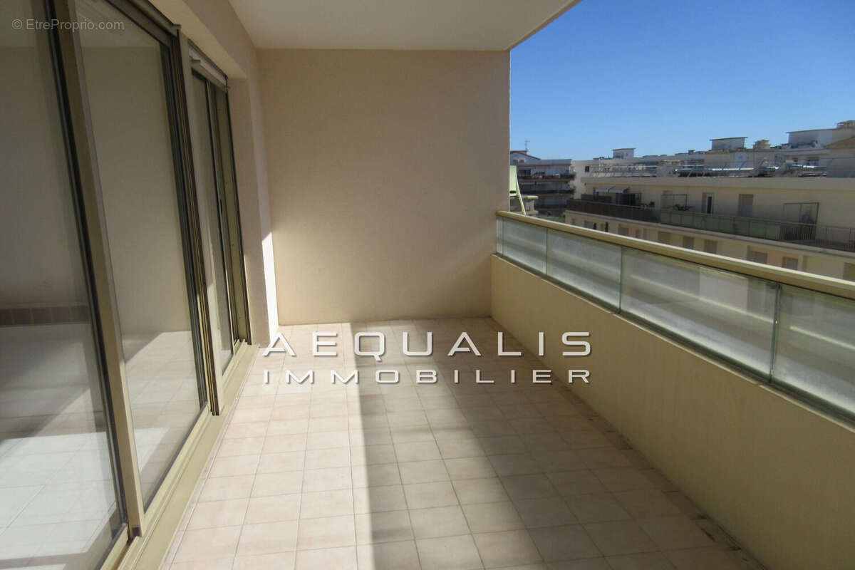 Appartement à SAINT-LAURENT-DU-VAR