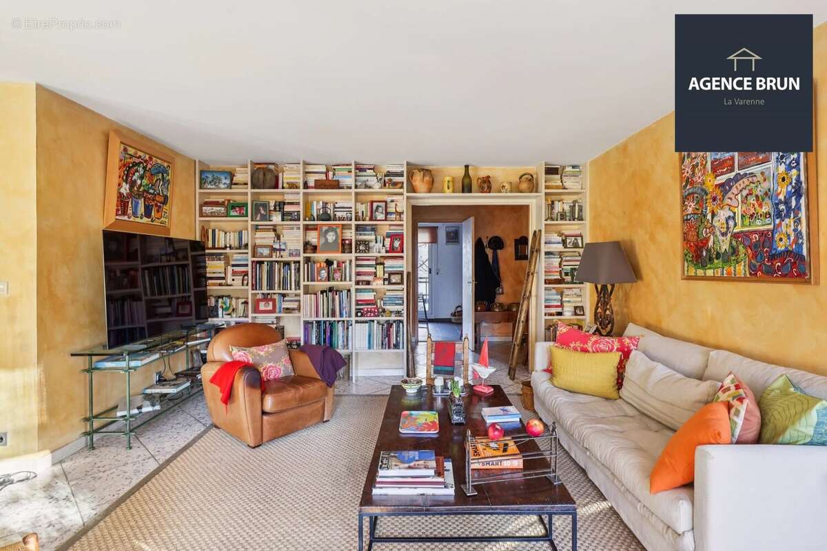 Appartement à SAINT-MAUR-DES-FOSSES