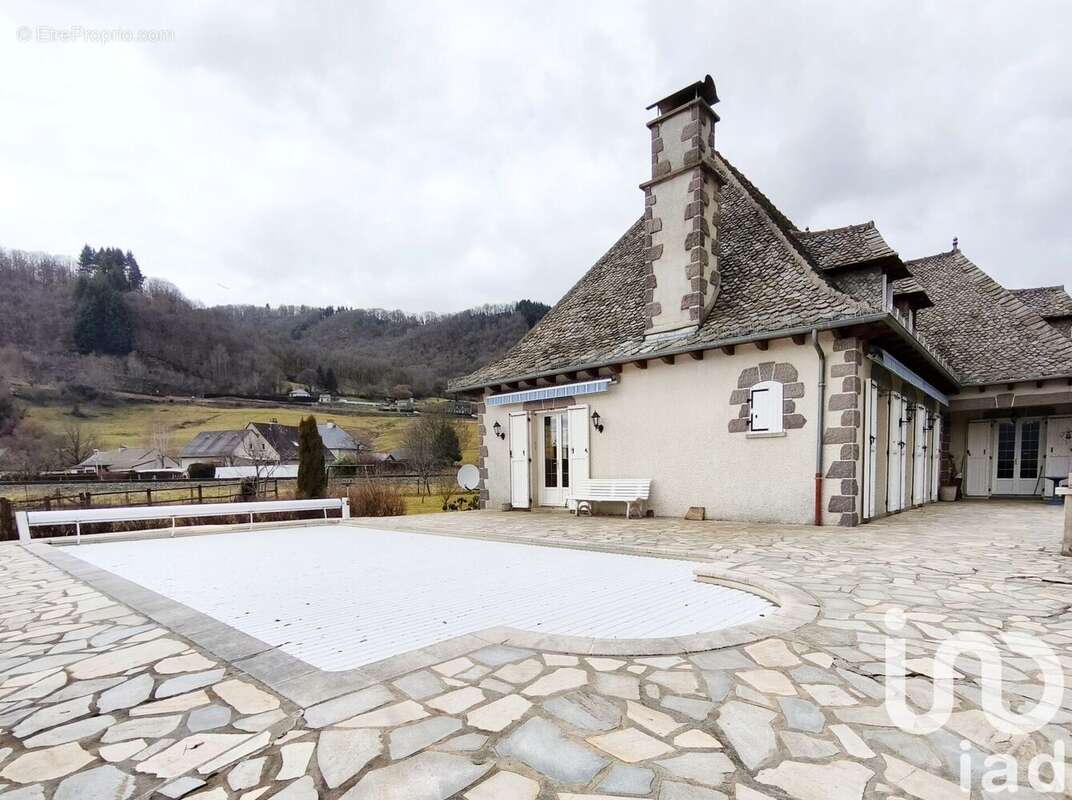 Photo 2 - Maison à POLMINHAC