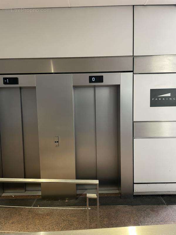 Parking à PARIS-15E